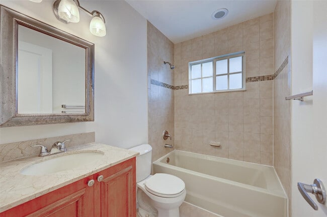 Building Photo - 410 SW 15th St