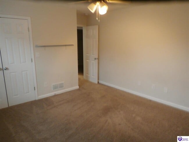 Building Photo - 344 School Side Dr