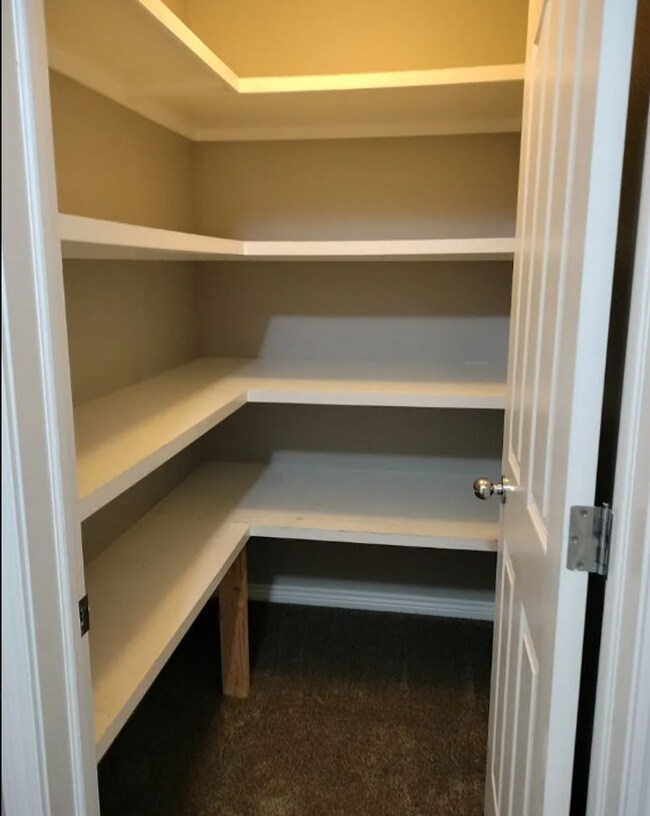 Building Photo - 2 Bed 1 Bath Apartment at Delmar Condominiums in Sugar City!