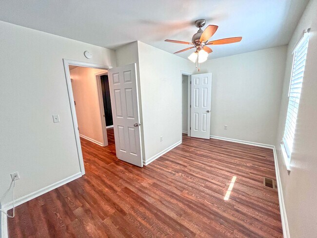 Building Photo - 5 Haley Ct