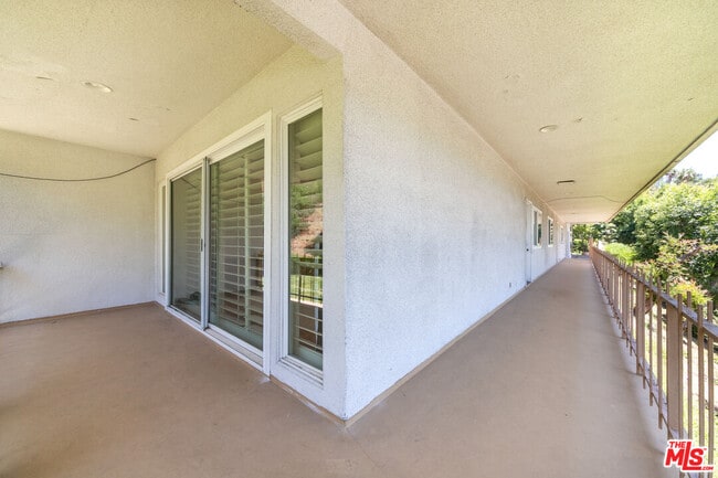 Building Photo - 8900 Alto Cedro Dr
