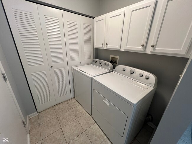 Building Photo - 6735 Lexington Cir