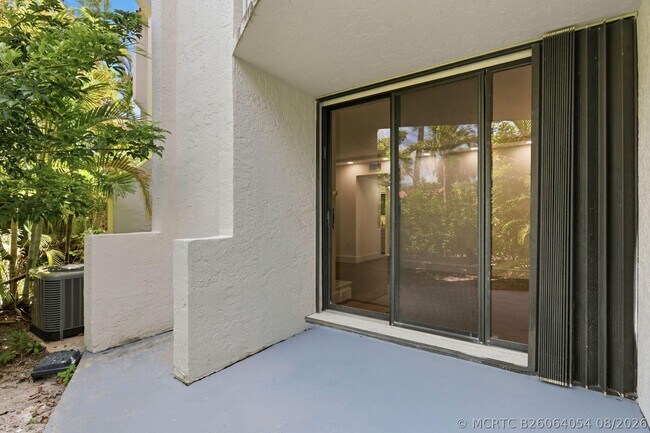 Building Photo - 1222 Hillsboro Mile