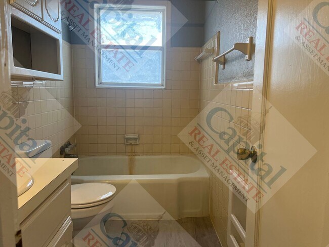 Building Photo - Cozy 2 Bedroom