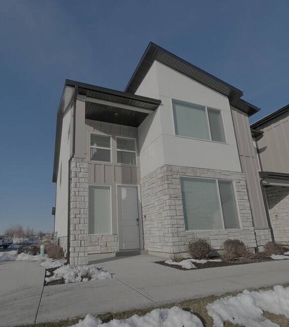 Building Photo - 460 W 25 N