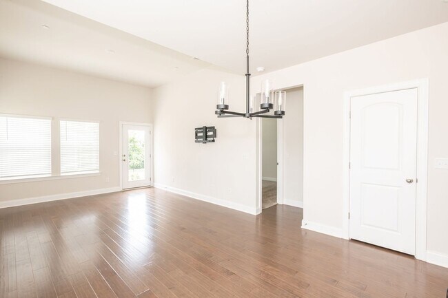 Building Photo - 204 Douglas Bend Rd