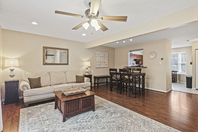 Building Photo - Bright & Spacious 3-Bedroom, 2 Full & 2 Half Bath in New Market