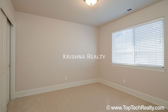Building Photo - 12750 NW Alsace Ln