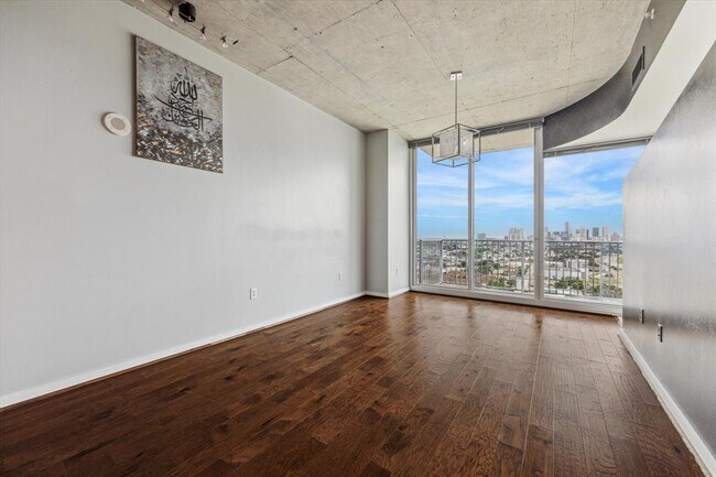 Building Photo - 5925 Almeda Rd