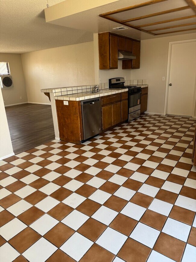 Building Photo - Apple Valley- Four Plex- 2 Bedrooms, 2 Bat...