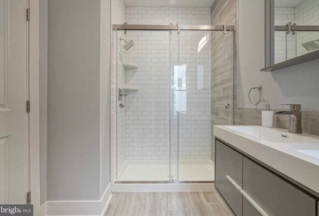 Building Photo - 1917 Pierce St