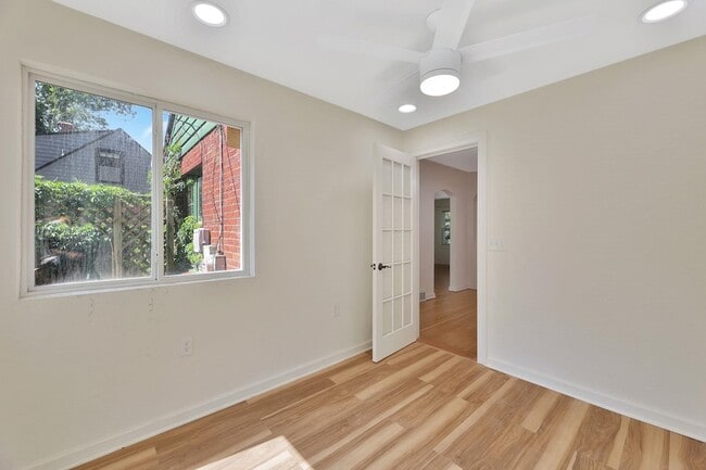 Building Photo - 230 S Minneapolis St