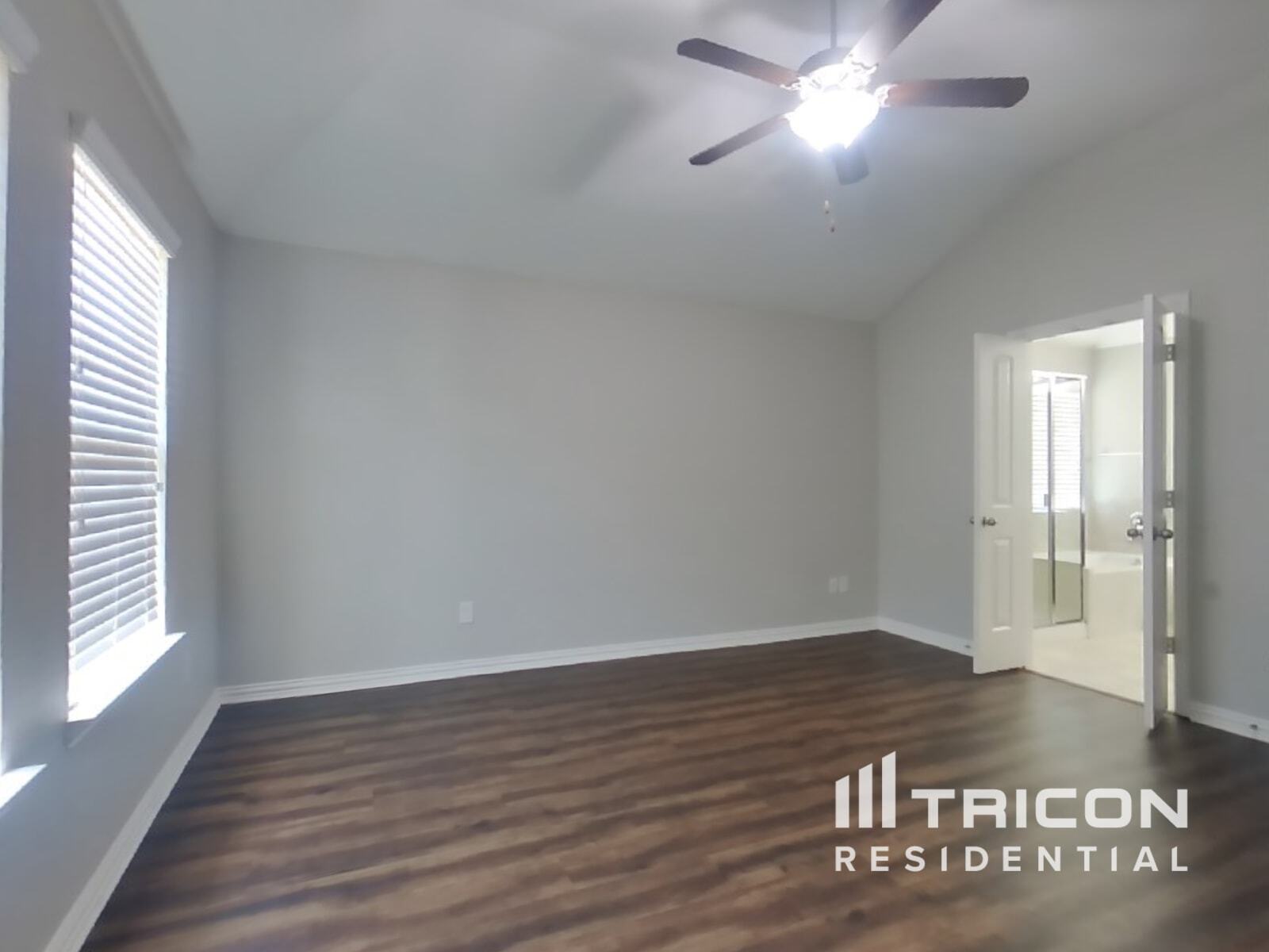 Building Photo - 560 Bromeliad Dr