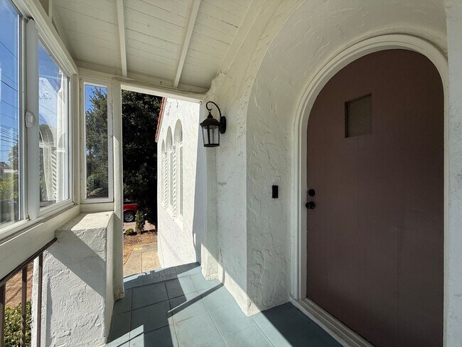 Building Photo - 912 N Humboldt St