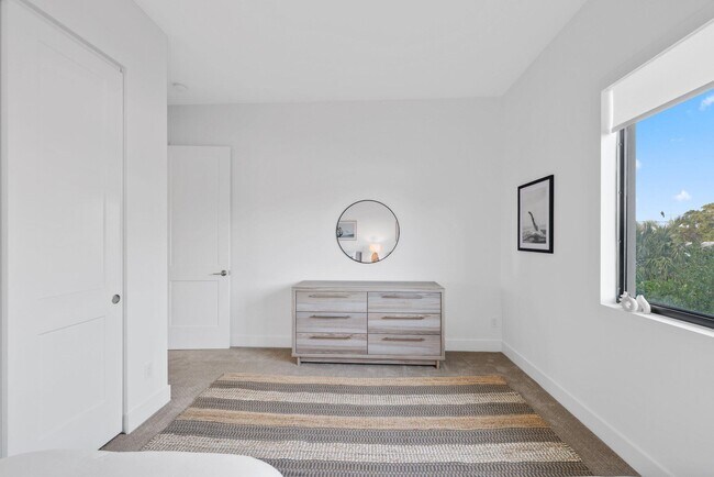 Building Photo - 2201 Florida Blvd