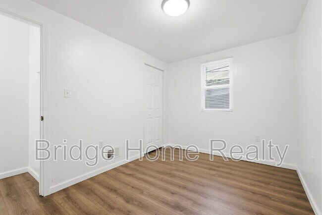 Building Photo - 11 Maytide St