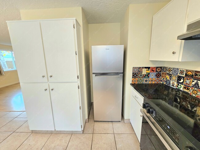 Building Photo - 7323 SE Rural St