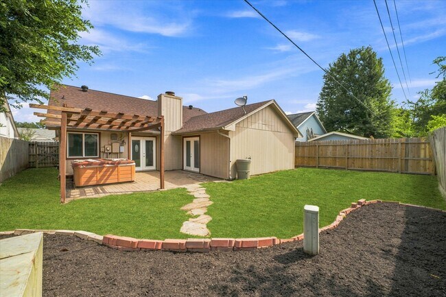 Building Photo - 15919 Barbarossa Dr