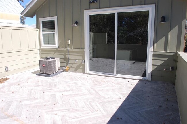 Building Photo - 1707 Garden St