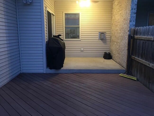 Building Photo - Beautiful 5 Bedroom 3 Bath home Sherman Illinois $2300
