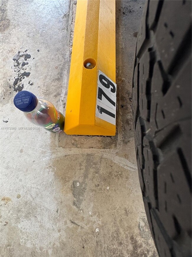 Building Photo - 2500 NE 135th St