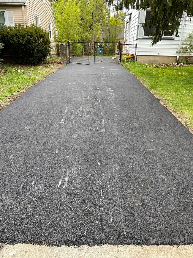 Building Photo - CALL TODAY TO RENT YOUR HOME SWEET HOME !!!