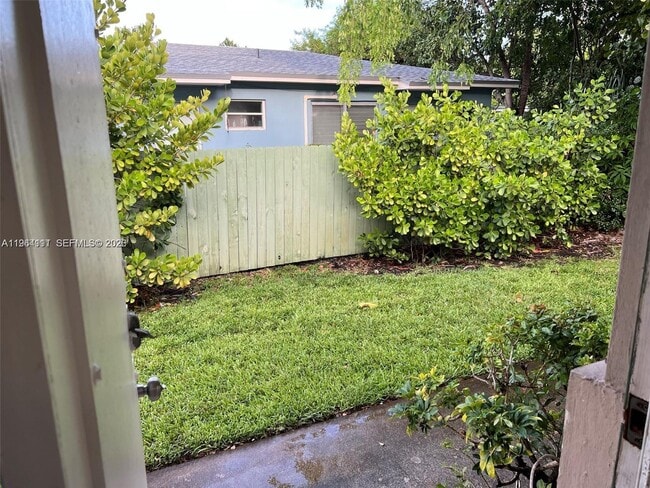 Building Photo - 8885 NE 8th Ct