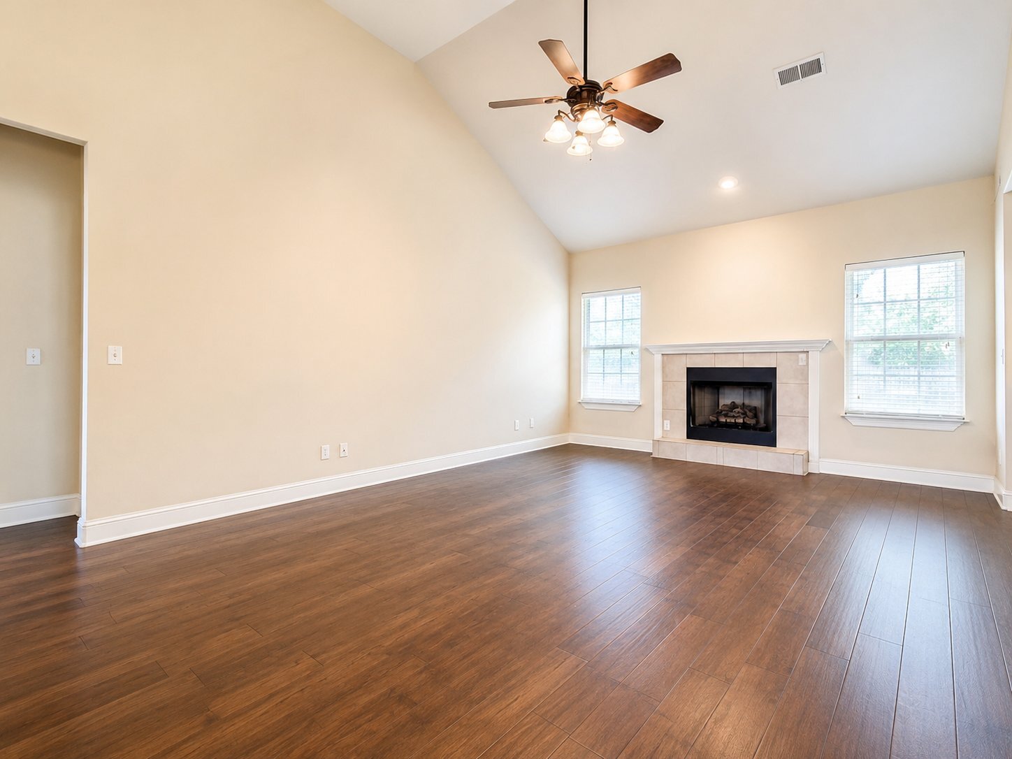 Building Photo - 1252 N Cannondale Dr