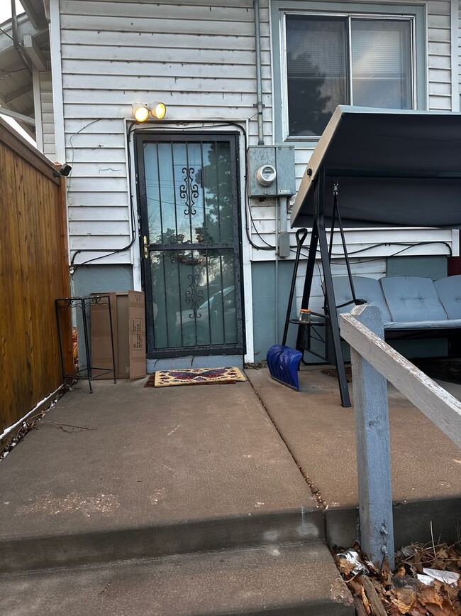 Building Photo - 2118 7th Ave