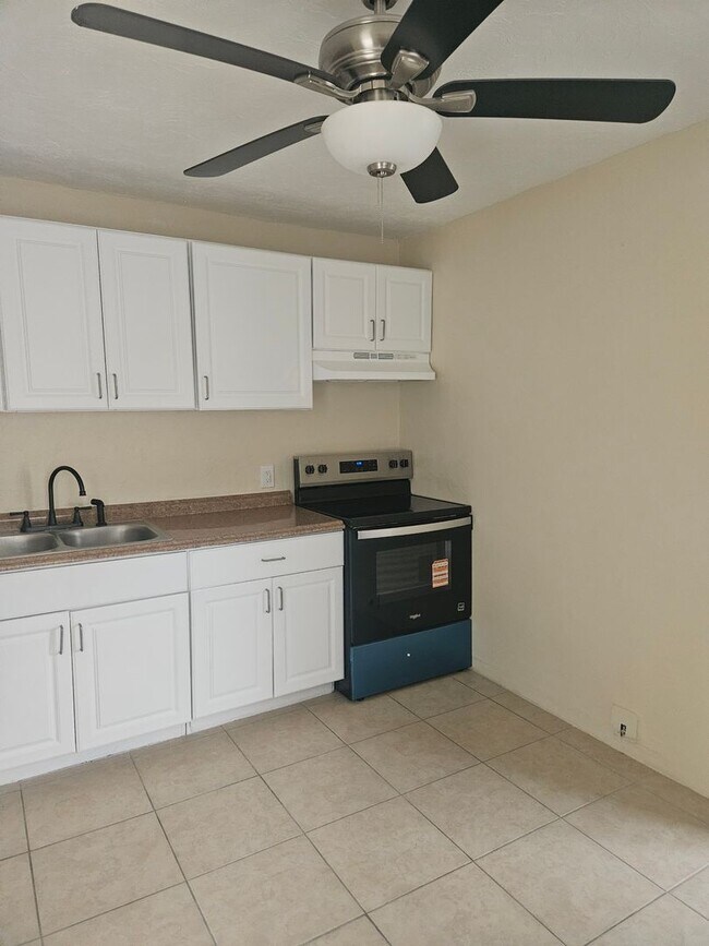 Building Photo - 2014 Blais Ave