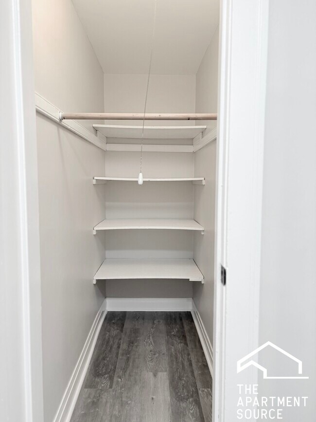 Building Photo - 2937 N Fairfield Ave