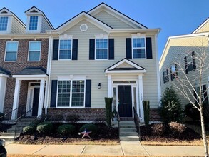 Building Photo - 130 Spring Pine Ln