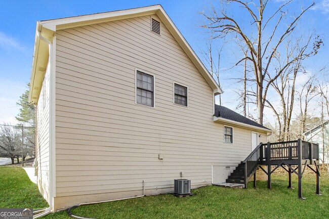 Building Photo - 585 Nottingham Dr