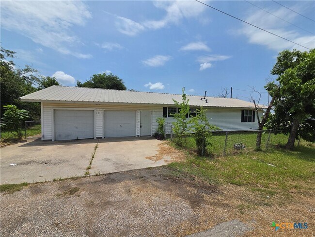 Building Photo - 5902 TX-36