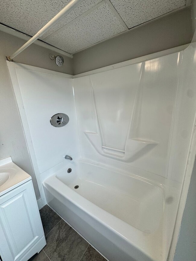 Building Photo - 21-23 Cedar Street-Unit 5