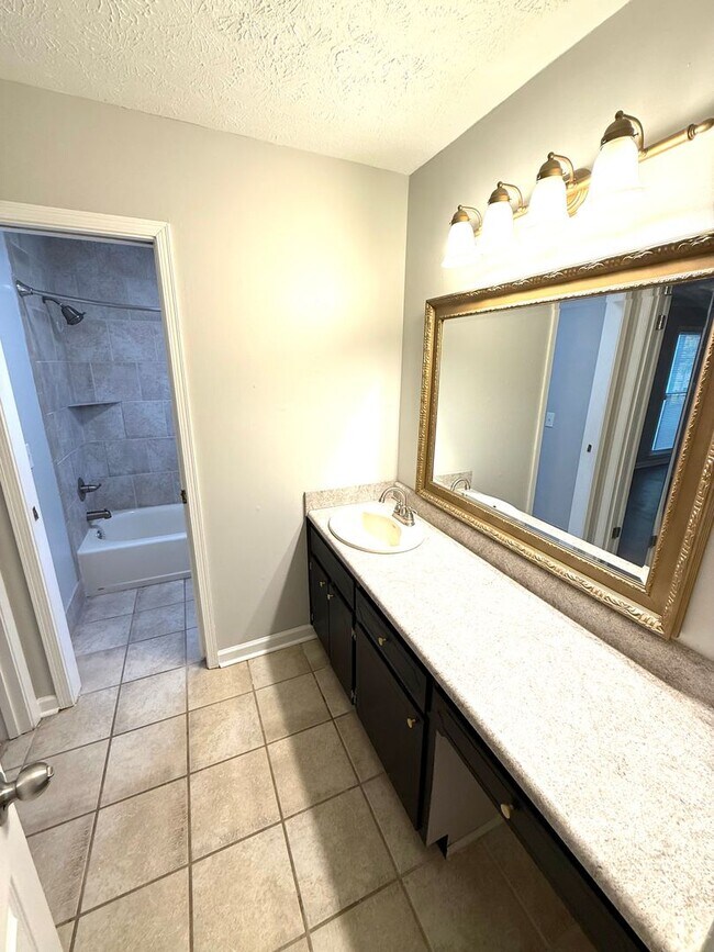 Building Photo - ** 4 Bed 2 bath located in Johnstown ** Call our self showing number to schedule a tour 334-366-9198