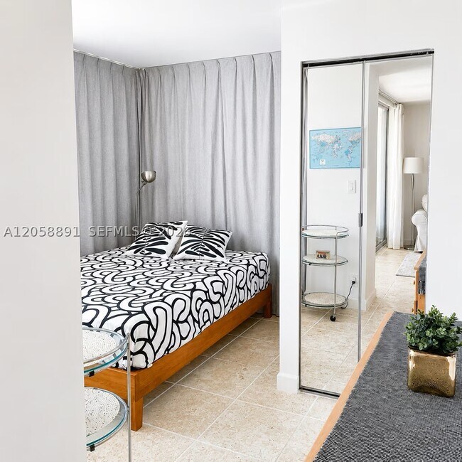 Building Photo - 2655 Collins 2306