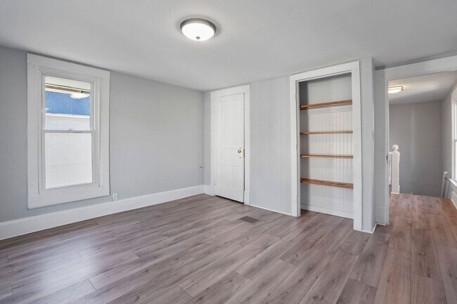 Building Photo - AVAILABLE IN DECEMBER