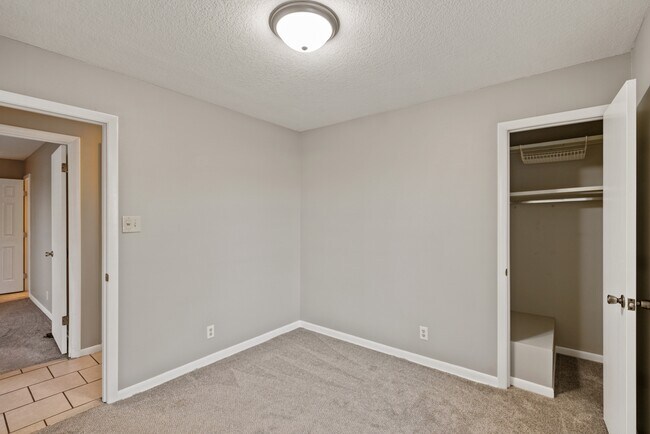 Building Photo - 4521 SW 33rd Terrace