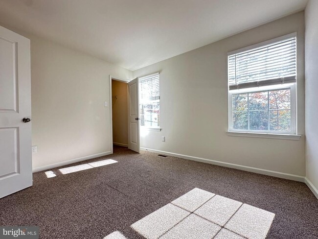 Building Photo - 377 Minck Ave