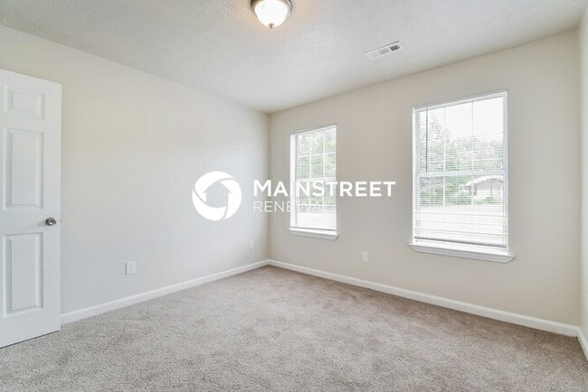Building Photo - 3 Bedroom Pet-Friendly Home in Riverdale, GA with Main Street Renewal