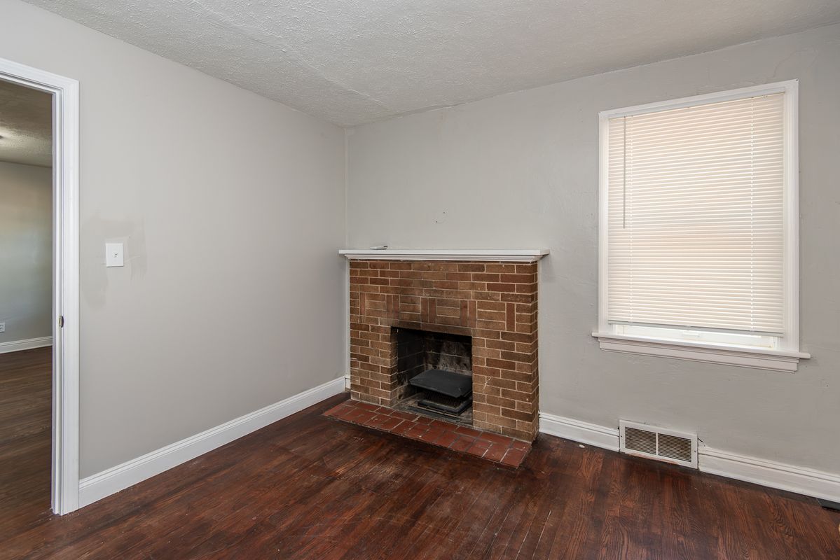 Building Photo - 320 Henquin Dr