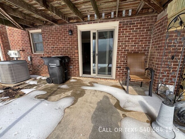 Building Photo - 3776 Kenwick Trail