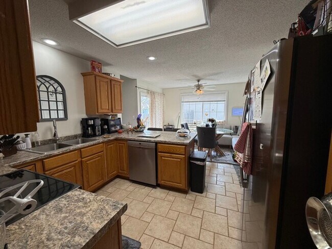 Building Photo - Spacious 4BR Home in Seven Oaks with Garage & Fenced Yard