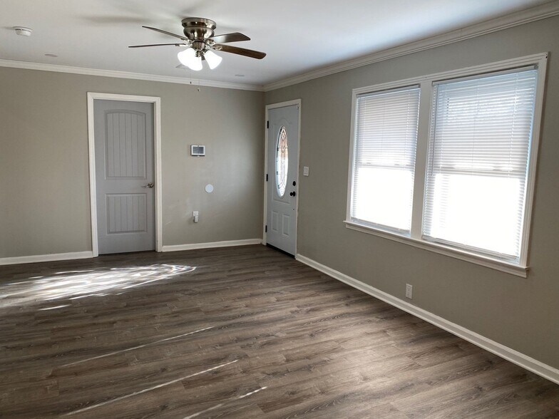 Building Photo - 102 Sanders Store Rd