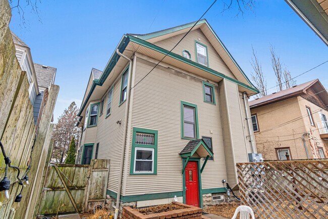 Building Photo - 2537 Aldrich Ave S