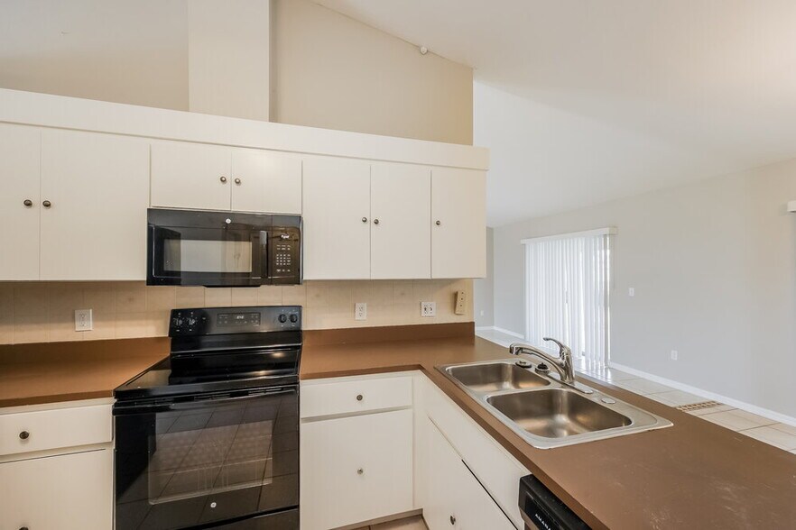 Building Photo - 401 SE 18th St