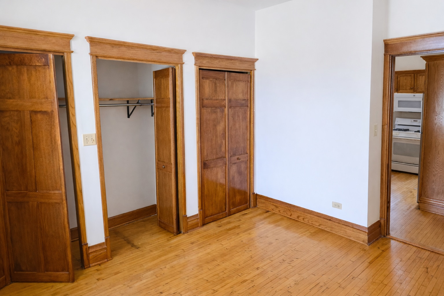 Building Photo - 1950 N Kimball Ave