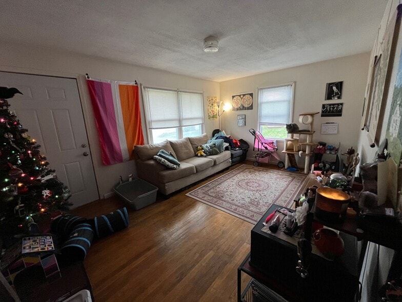 Family Room - 222 S Roosevelt St