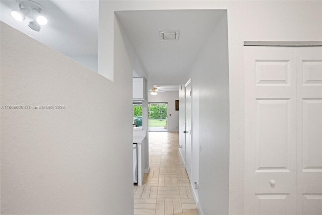 Building Photo - 8031 Sanibel Dr